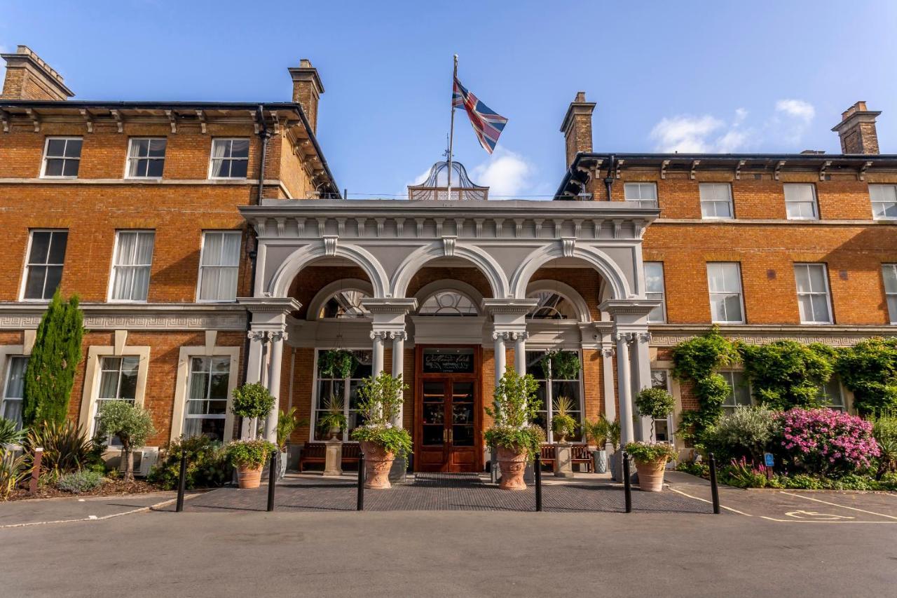 Oatlands Park Hotel Weybridge Exterior photo