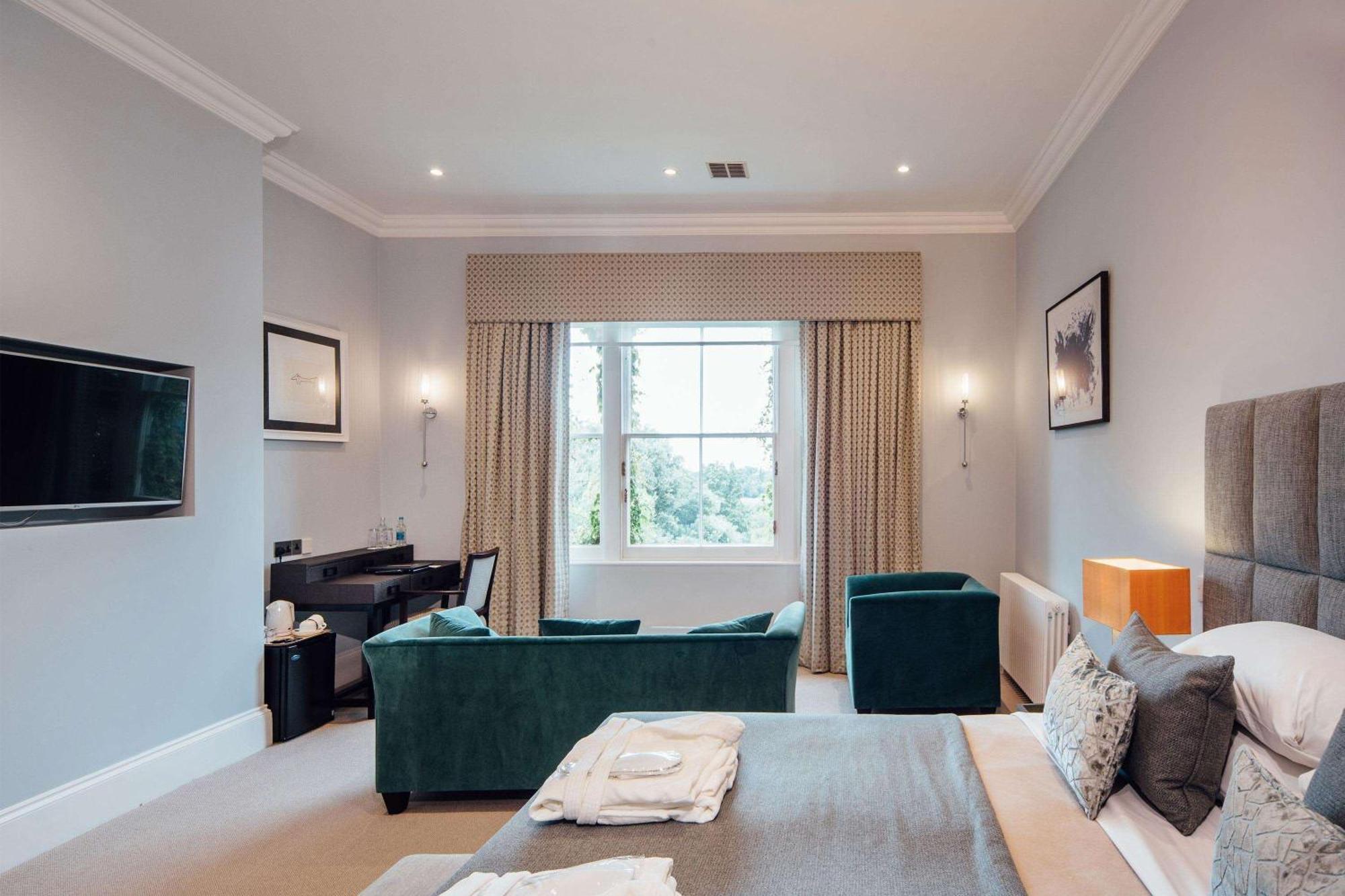 Oatlands Park Hotel Weybridge Exterior photo