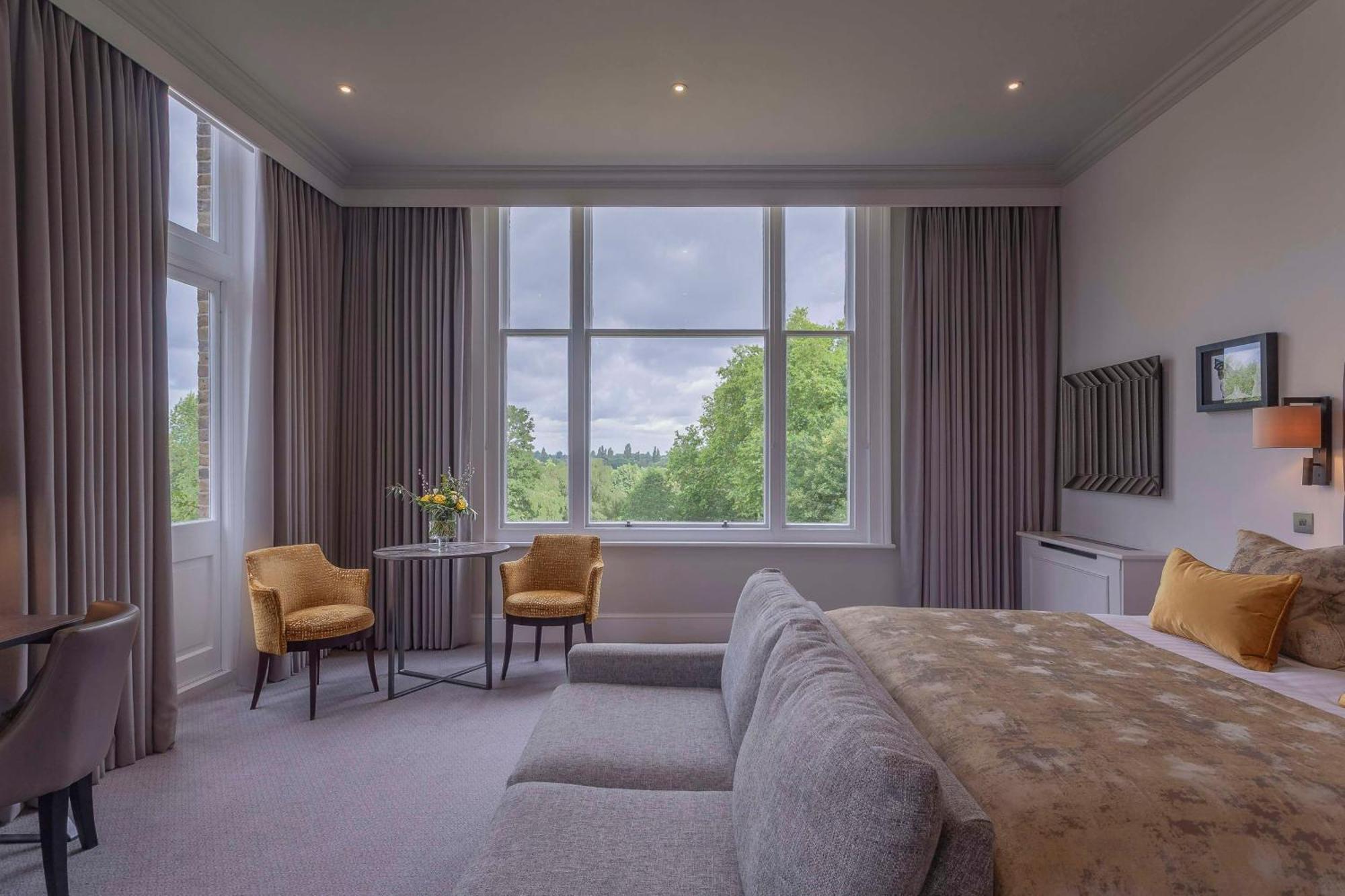 Oatlands Park Hotel Weybridge Exterior photo