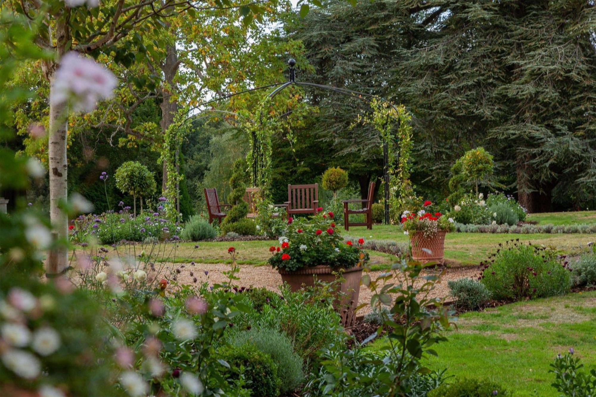 Oatlands Park Hotel Weybridge Exterior photo