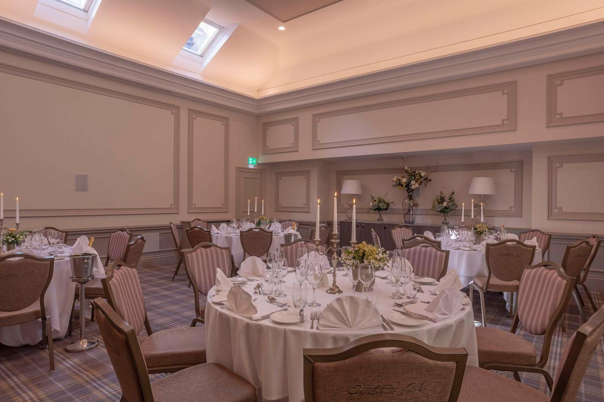 Oatlands Park Hotel Weybridge Exterior photo