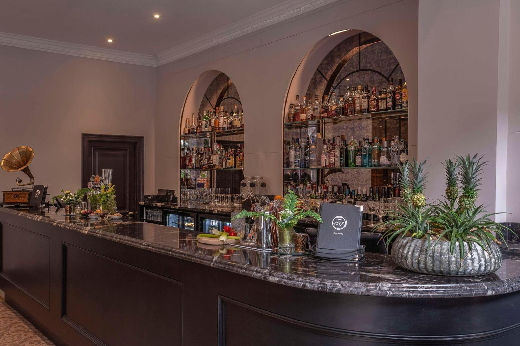 Oatlands Park Hotel Weybridge Exterior photo