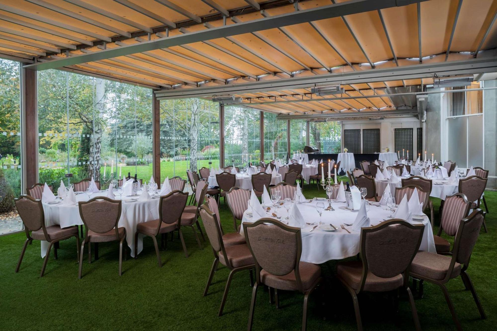 Oatlands Park Hotel Weybridge Exterior photo